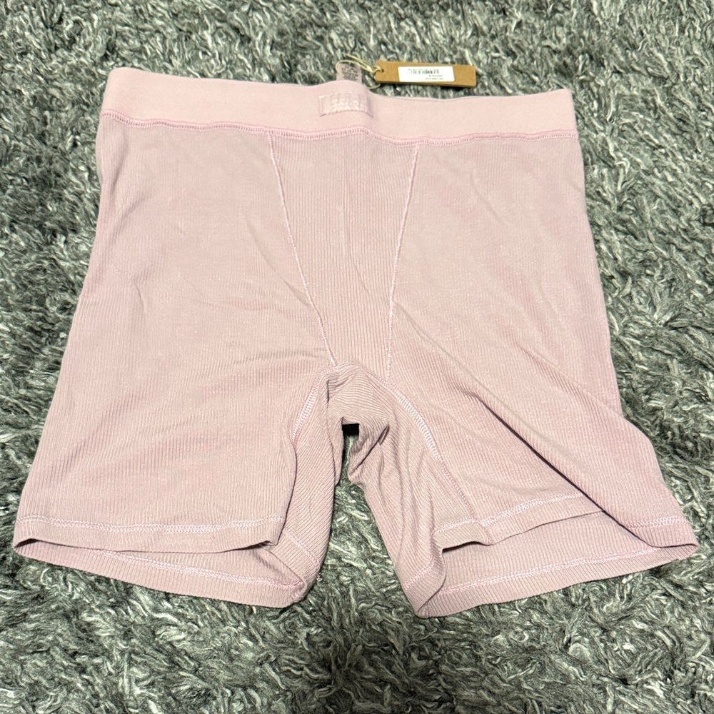 SKIMS soft lounge Ribbed boxer shorts - Orchid NWT, size medium